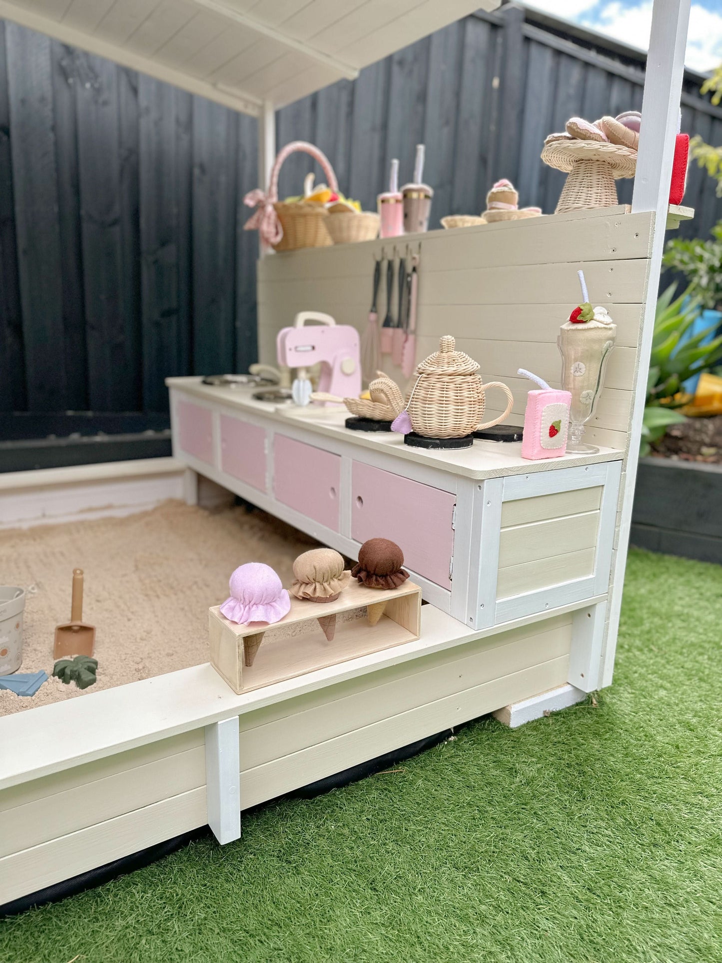 Lovely Shack With Mud Kitchen